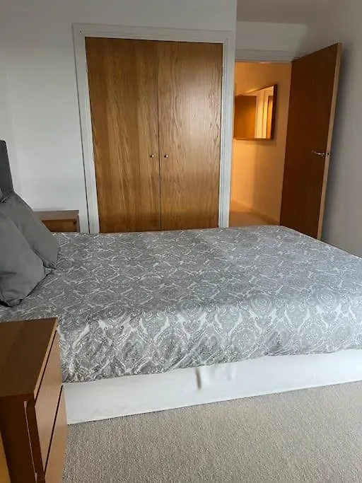 Cosy Apartment Cardiff Bay 5 Mins To Centre 0*,  United Kingdom